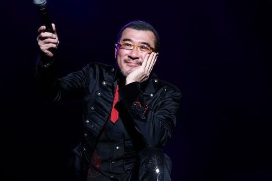 当年成龙醉酒,大闹李宗盛演唱会,被粉丝怒斥没有底线,到底怎么回事?