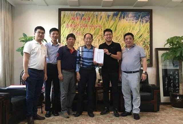 “杂交水稻之父”袁隆平的三个儿子,现状如何了?