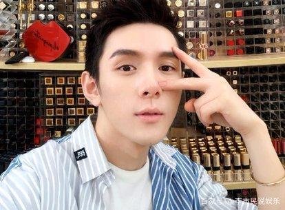 李佳琦抽烟被骂上热搜是不是有点冤？