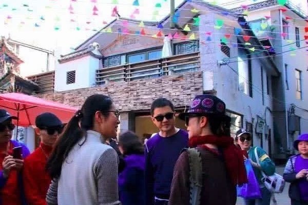 李亚鹏带小女友在云南与杨丽萍聚会，他们是否有相关的合作？
