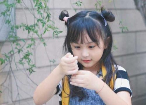 “小芈月”刘楚恬11岁了，太漂亮被禁止整容，知道妈妈有多漂亮吗？
