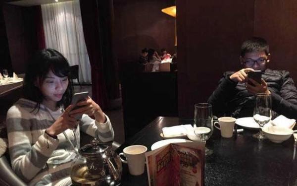 炉石传说:安德罗妮和板娘又离婚?昨天要离今天又和好?有点意思