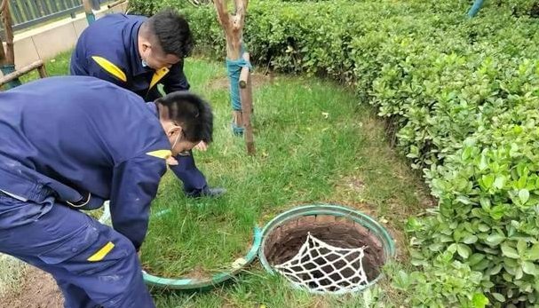 陕西西安:曲江五小孩子在校掉井死亡,事发当时师生正在做什么?
