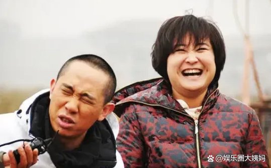 为了借手机给人下跪,走红用了19年,贾玲的成名之路有多艰难?