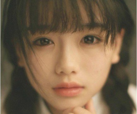 跪求同个女生的小清新女生头像 顺便问这个女生名字叫什么~我要原图不带文字的