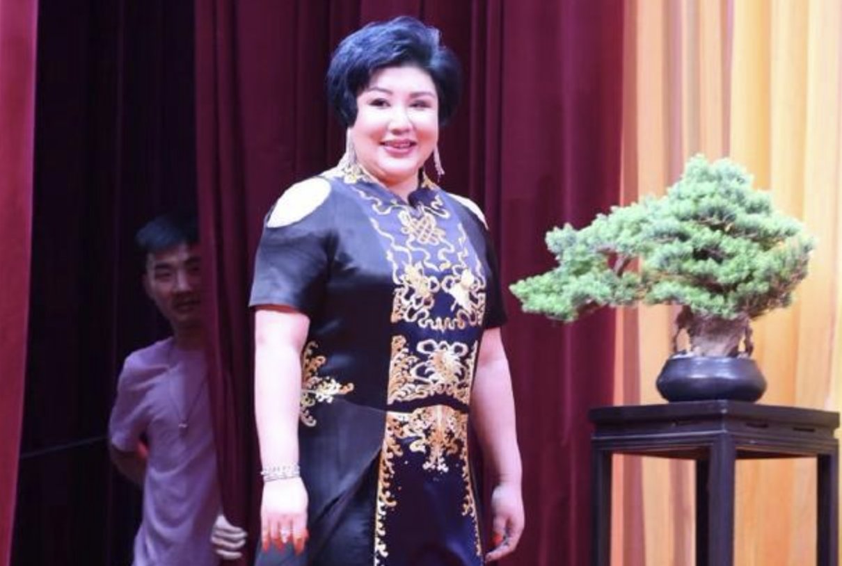 德云社董事长王惠深夜发文,众演员纷纷转发,网友:发生了什么事?