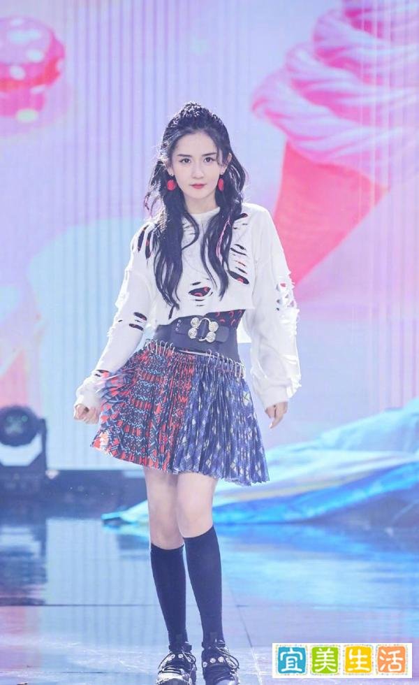 谢娜产后回归《快乐大本营》，透露二胎生的是女儿，小名叫小咘芽