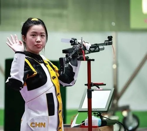 你如何看待杨倩获清华大学1.5万元奖学金这件事？