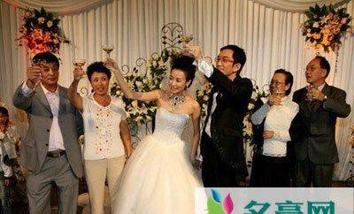 吴启华前任老婆是谁 吴启华泰国老婆