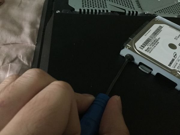 PS3如何更换硬盘