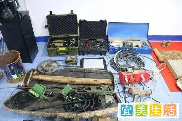 湖北男子查阅古籍精准定位古墓！承包土地盖养鸡场疯狂盗挖！