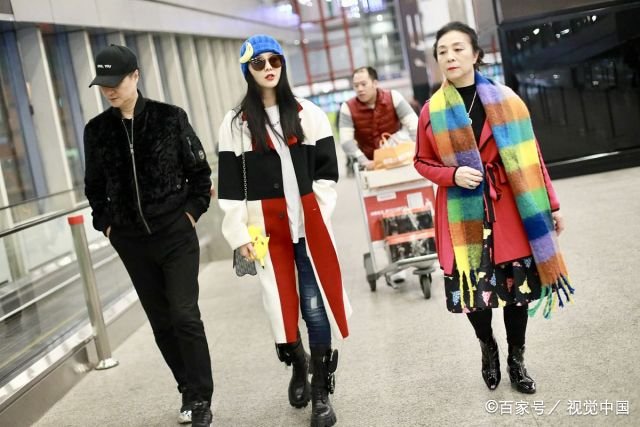 范冰冰被曝欠款6亿,却与父母高调出街,为什么她可以什么都不怕?