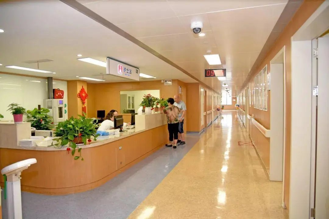 爱尔兰一女子自残,吞下了55节电池:X光片不忍直视,她为什么要自残呢?