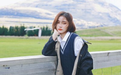 魏哲鸣搂许佳琪肩膀被曝恋爱，剧组是如何回应此事的？