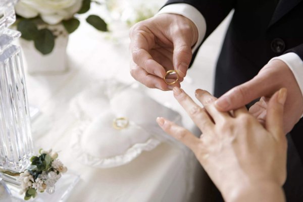 浙江女子发现结婚十年的老公喜欢男的，为何10年她才发现？