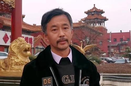 流浪大师沈巍否认和作家晓晓结婚,他为何单身这么多年不结婚?