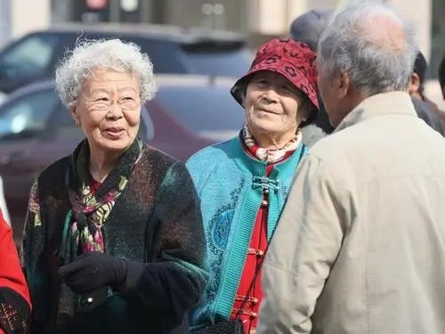你如何看待北京大爷半年骂跑20个保姆这件事?