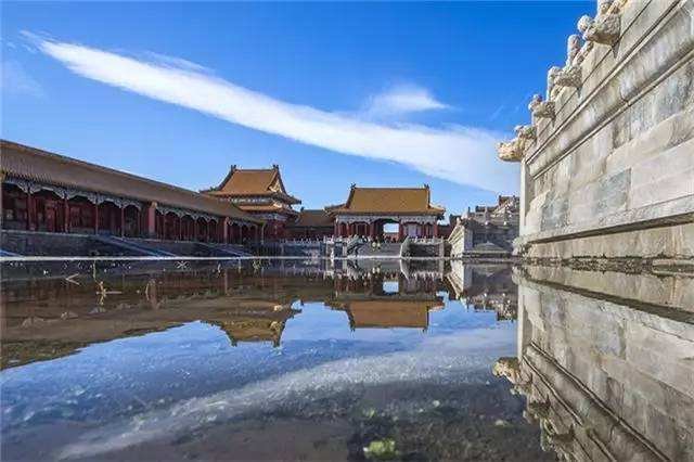 如何看待故宫现天空之境的景象呢？