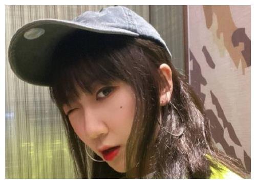 学生就乃万事件发表不当言论被退学，他都发表了些什么内容？