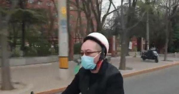 副处长变身外卖小哥 累瘫街头