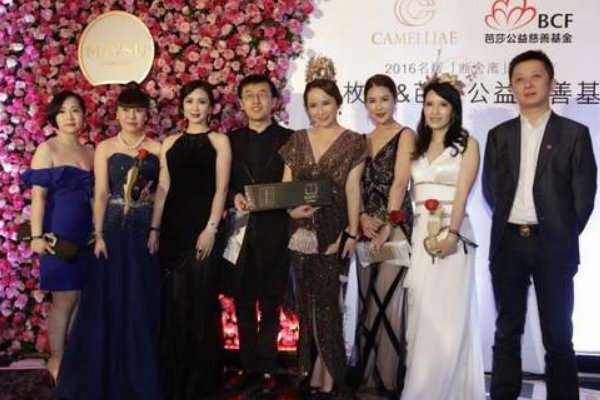 芭莎合影没人敢站C位,明星站位到底有多重要?