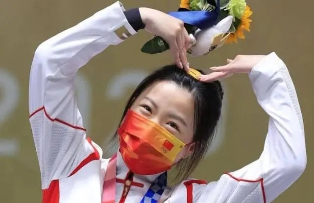 你如何看待杨倩获清华大学1.5万元奖学金这件事?