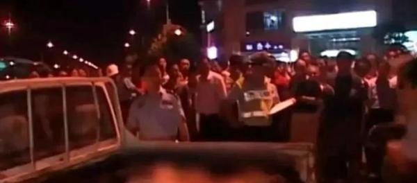 男子酒驾撞飞孕妇,腹中7月胎儿飞出体外,当场死亡,路人:太惨了