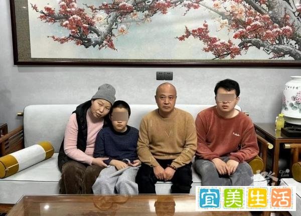 妈妈去世8个月,留下1盘饺子,12岁男孩一口没吃回了房间