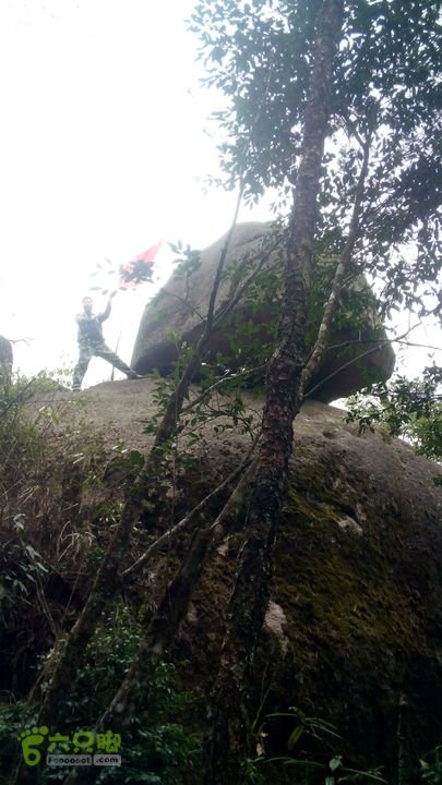 蟹龙岗的风动石