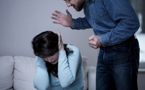 女大学生举报公职父亲出轨家暴,如果是你,你会这样做吗?