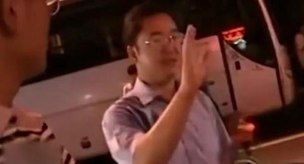 男子酒驾撞飞孕妇，腹中7月胎儿飞出体外，当场死亡，路人：太惨了