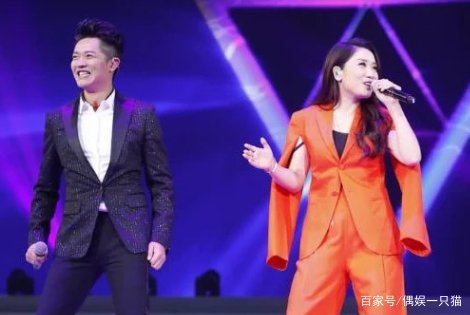 曾毅坐轮椅出行,已无法直立行走,怎么回事呢?