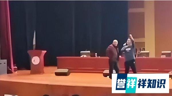 高校教师到中学演讲被学生抢话筒，官方通报“已被停课，在家反省”