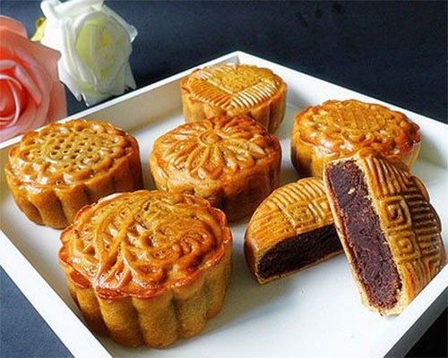 云南一男子买到9天后生产的月饼,这是咋回事?