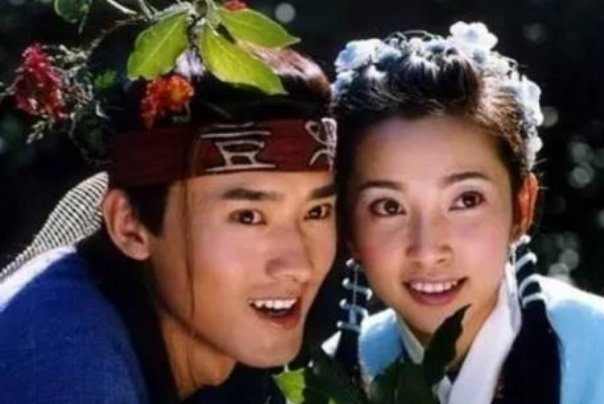 李冰冰任泉晒旧照为母校庆生,两个人是怎么成为这么要好的朋友的?