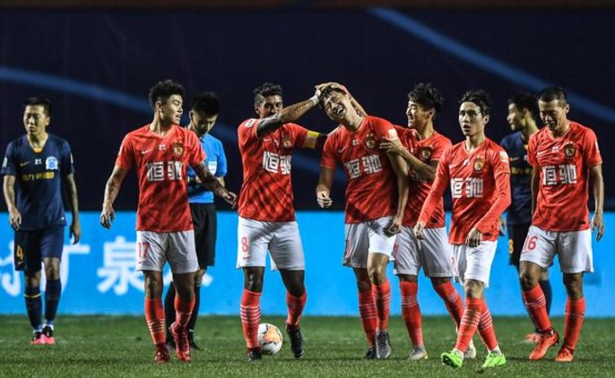 广州恒大三连胜狂轰10球仅丢1球,他们能卫冕成功吗?