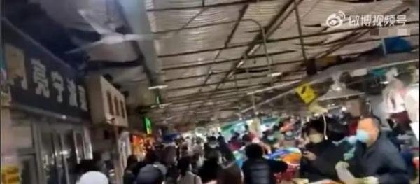 上海蔬菜有多抢手？大叔打麻将拿蔬菜当筹码