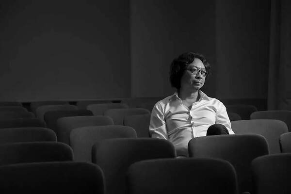 许知远有文化的吐槽金星,两个人的语言风格你更喜欢哪个?