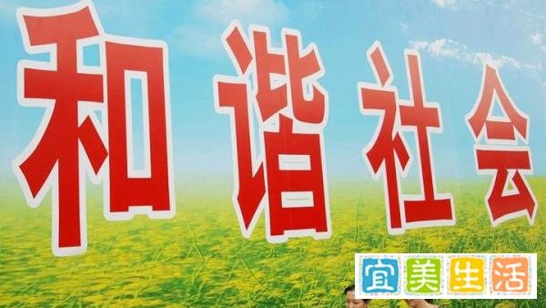 男子捡17岁女生手机归还反被讹200，女生私下改口承认没丢钱