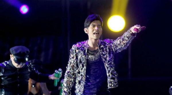 周杰伦演唱会外发生抢劫案,29岁男子被抢走两张演唱会门票,价值约1760元港币