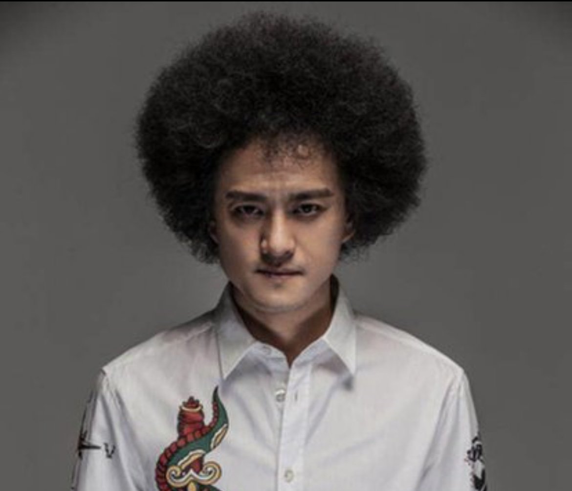 赵英俊离世后,未婚妻抱着他的遗体不肯放手他未婚妻究竟是何许人也?