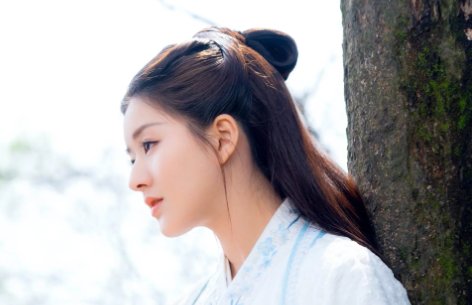 网曝女明星视频带货报价,赵露思单条高达80万,明星为何这么能赚钱?