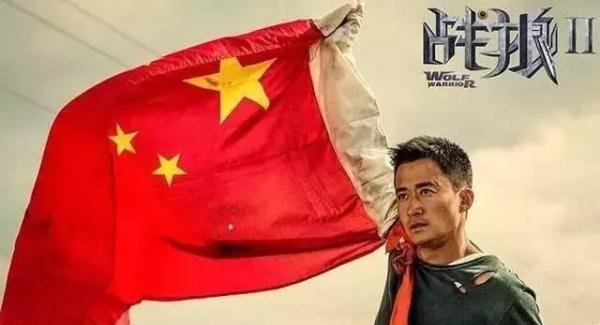 原来《战狼》里的情节是真的!青岛小伙在国外遇险,展示五星红旗后脱困……
