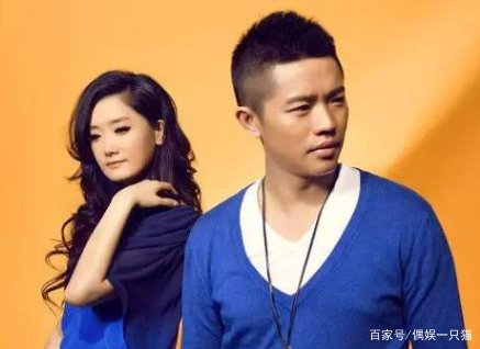 曾毅坐轮椅出行,已无法直立行走,怎么回事呢?