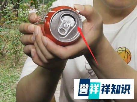 隔空开易拉罐的魔术教程