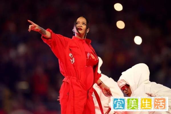 「山东天后」蕾哈娜在上海摊煎饼！