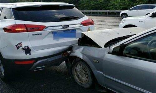 邯郸轿车冲撞人群,已致4人死亡,导致事故的原因是什么?