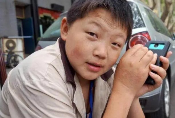 广东一27岁娃娃脸小伙找工作成难题,娃娃脸对找工作和人际交往有影响吗?
