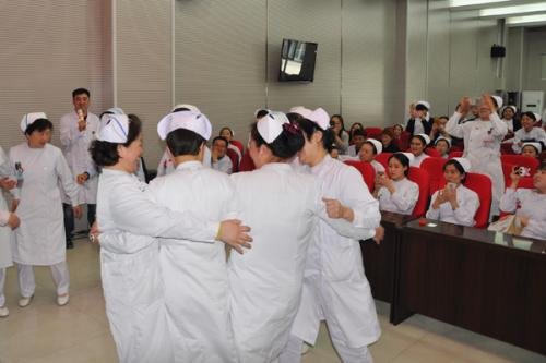 武汉协和坠亡护士系独生女,其坠楼的具体原因是什么?