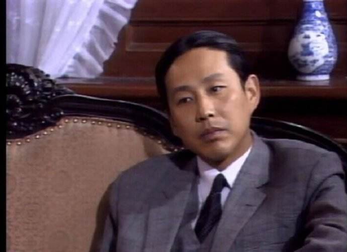 《围城》中的方鸿渐的结局是不是被孙柔嘉刺死了??